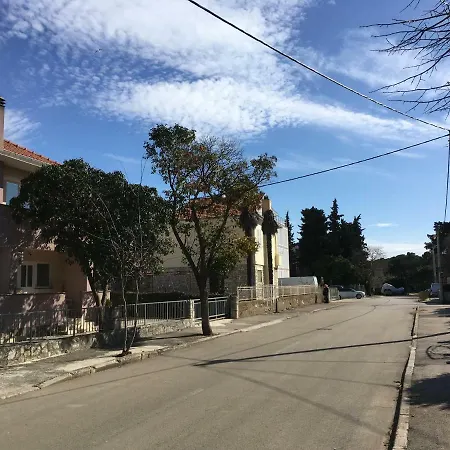 Croatian דירה *